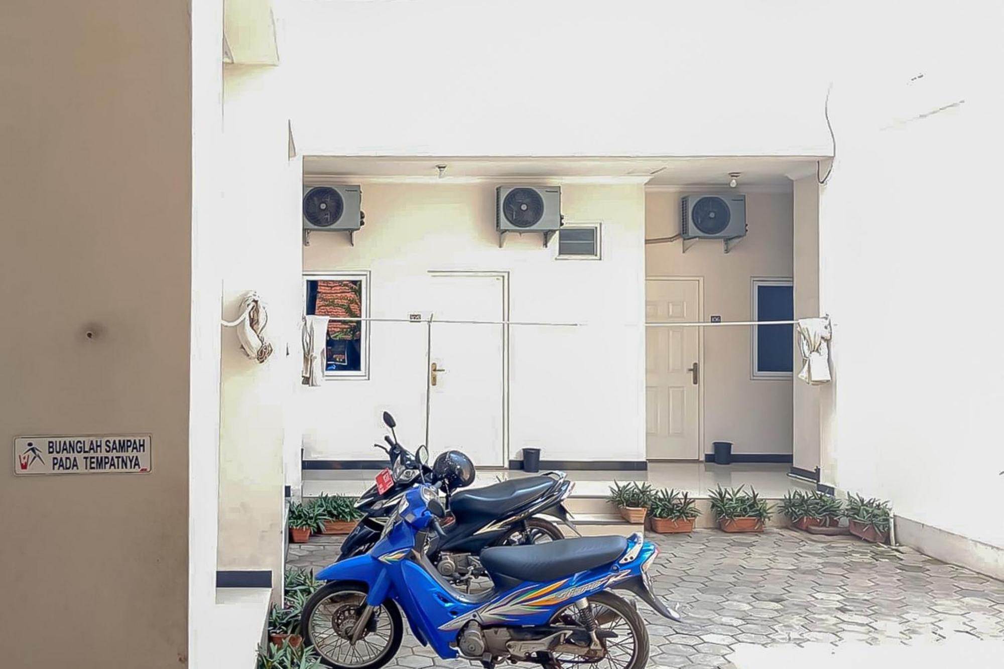 Waringin Guest House Tegal Mitra Reddoorz Exterior photo