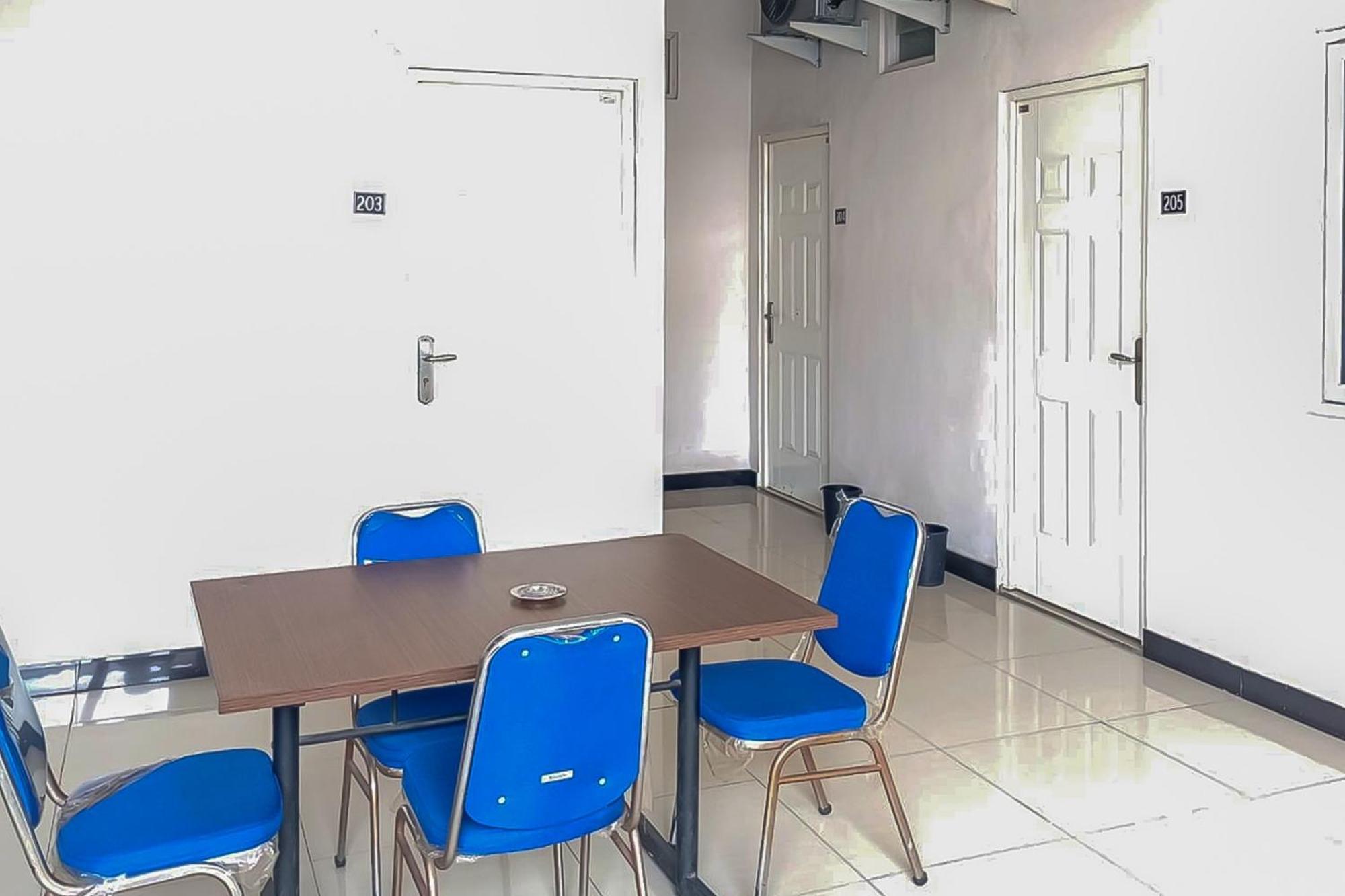 Waringin Guest House Tegal Mitra Reddoorz Exterior photo